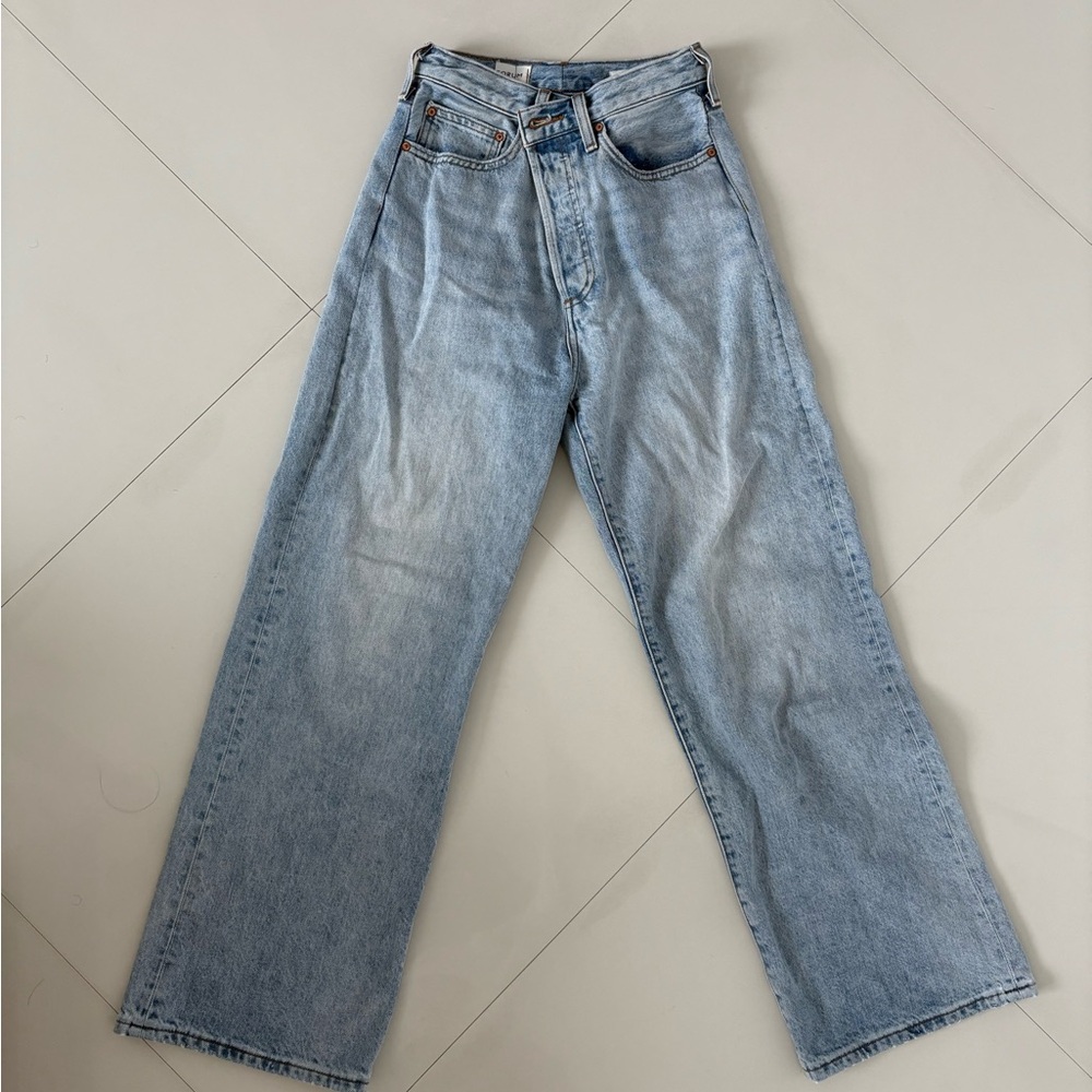 Aritzia Denim Forum Farrah Hi-Rise Jeans, Size 27, light wash